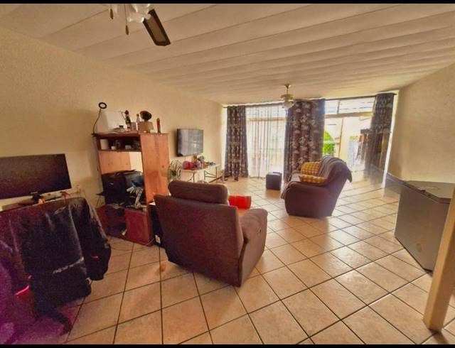 3 BEDROOM TOWNHOUSE FOR SALE IN SINOVILLE